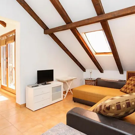 Appartement Okrug Donji 2977b
